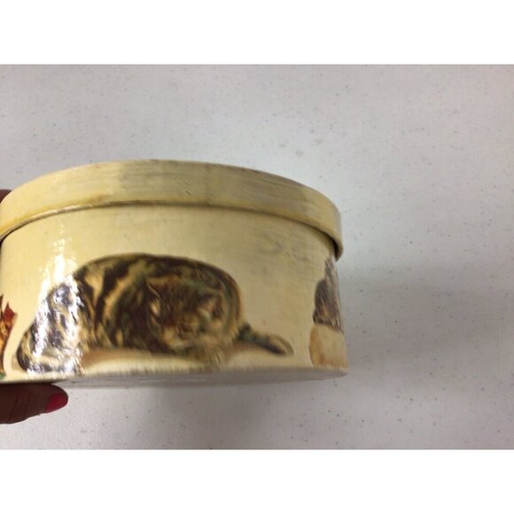 Vintage Victorian Cat Keepsake Treasure Box - Picture 2 of 9